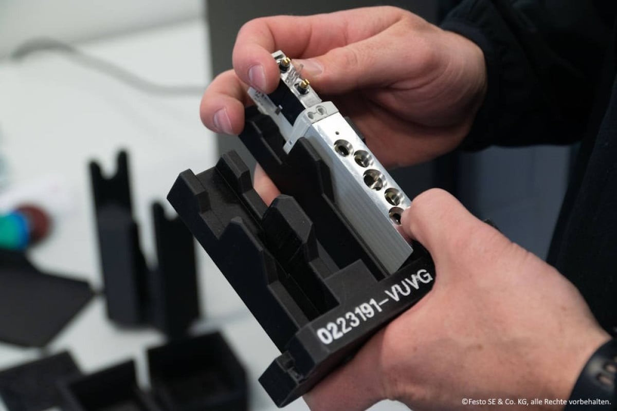 FESTO 英国技术革新：Markforged 3D打印重塑电子元件制造新纪元